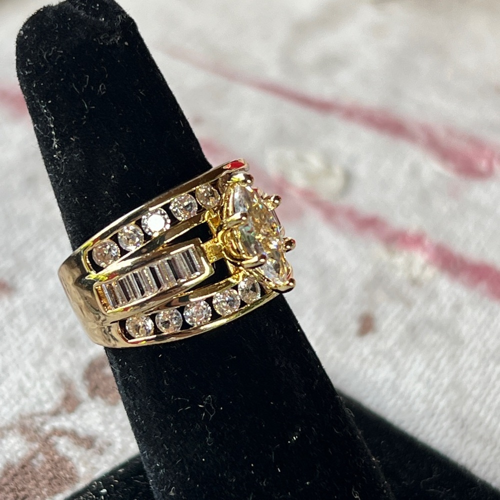 Fashion Jewelry Gold and Silver Art Deco Ring - Picture 9 of 13